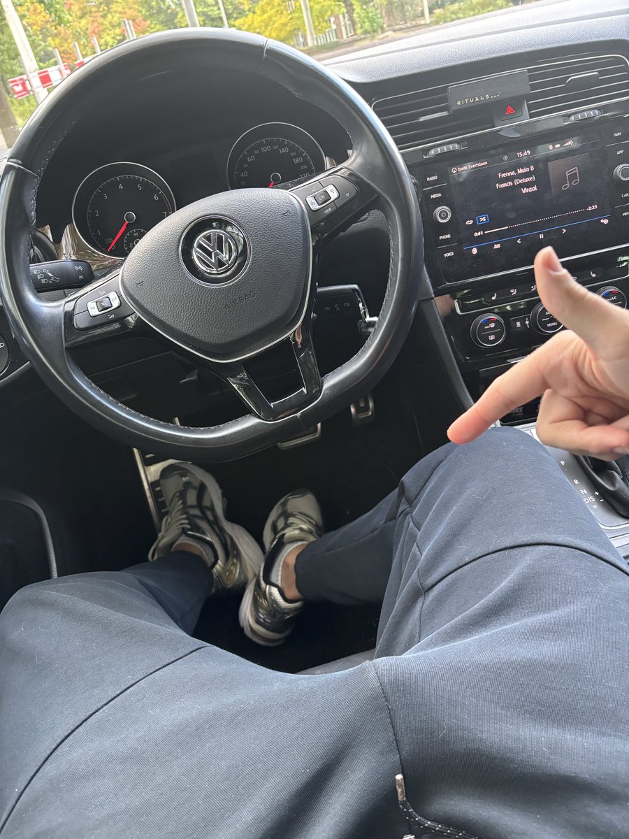 cash_master_m's tweet image. Sukkeltjes meld je in me DM 🤑

#geldmeester #cashmaster #scally #chav #meester #payslave #geldslaaf