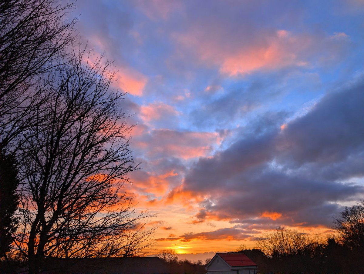 Sᴏᴜᴛʜᴇʀɴ ᴇɴɢʟᴀɴᴅ ᴡᴇᴀᴛʜᴇʀ tweet media