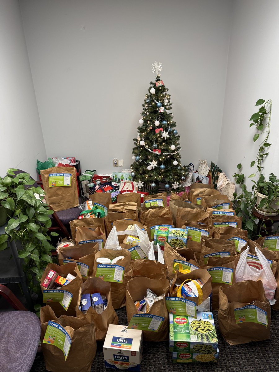 LifeatTCA's tweet image. Shout-out to The Cleaning Authority – Duluth!
Their Winter 2025 food drive was a huge success thanks to amazing customers and employees. This team proves what community spirit looks like—giving back and making a difference! ✨
#LifeAtTCA #CommunityStrong #TCACARES