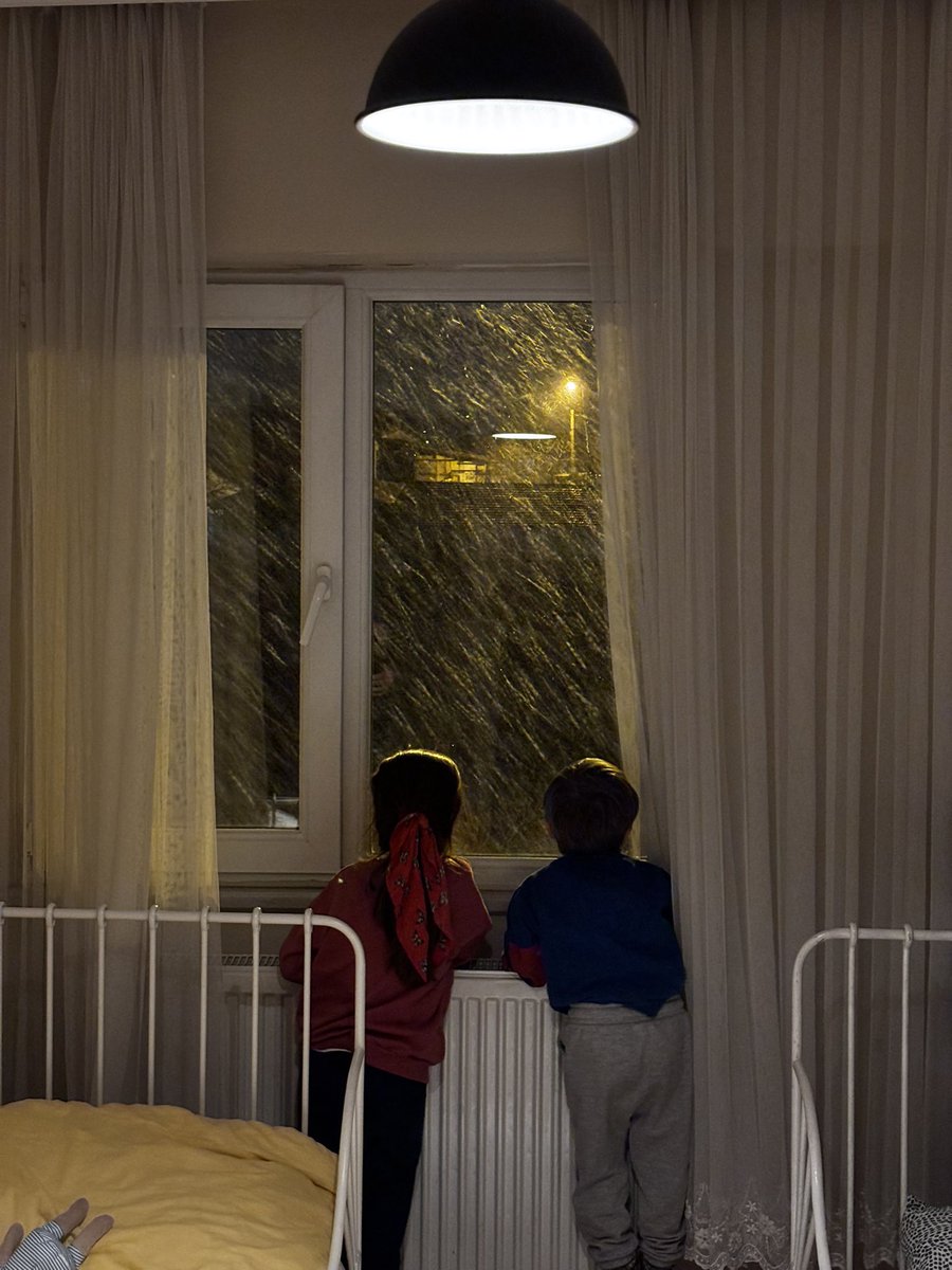 insan böyle anlarda zamanı durdurabilmek istiyor..❄️🤍