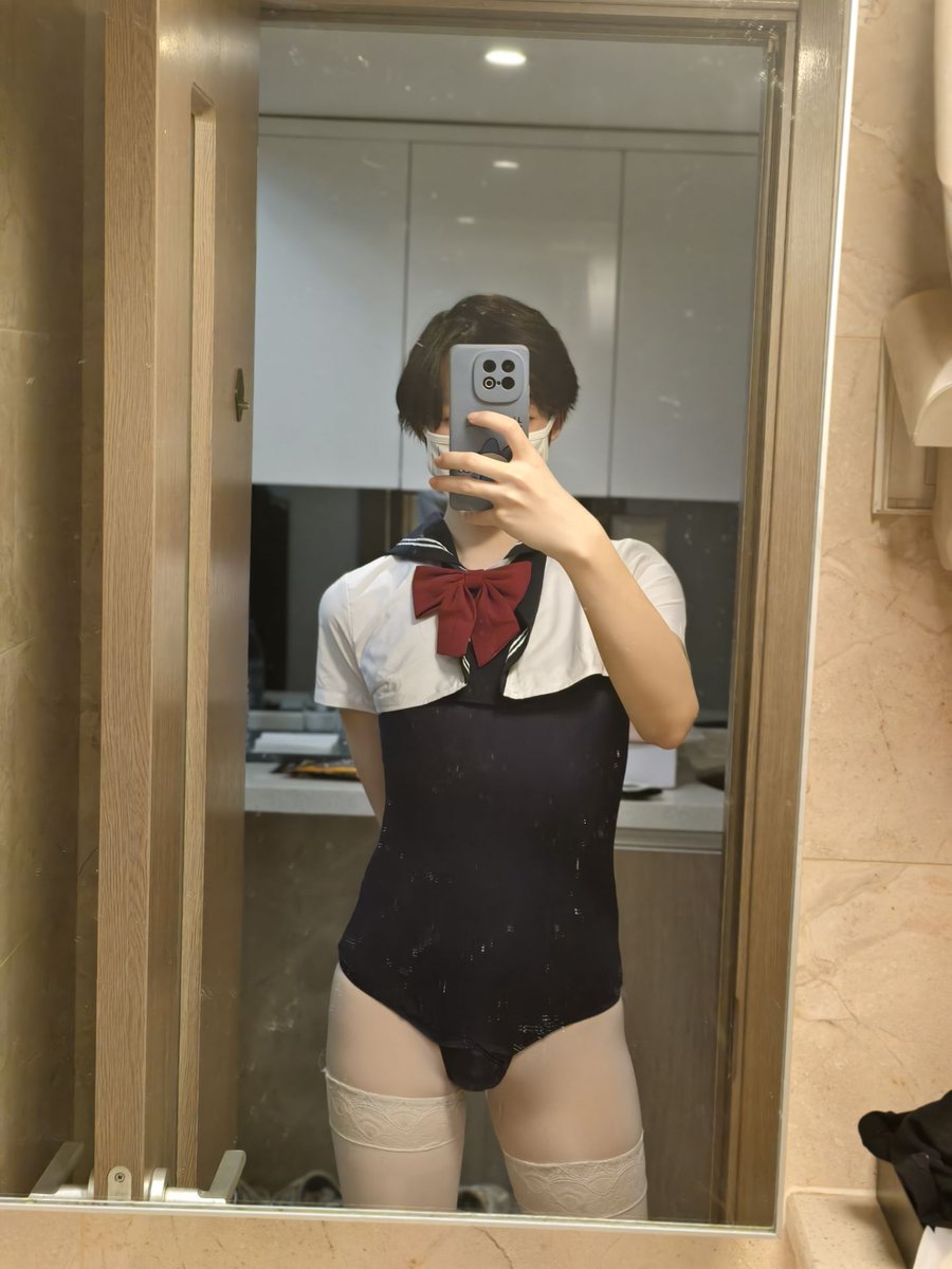 你们应该夸我没带假毛也这么好看而不是问我为什么牛牛带了锁还这么大（）