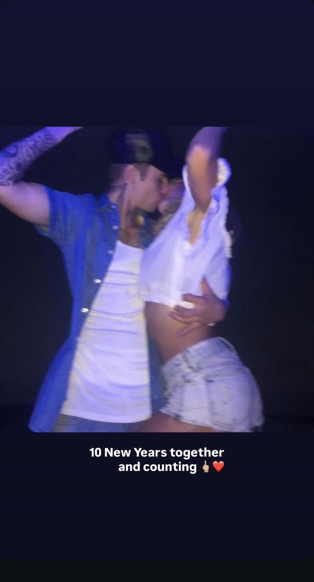 📲| Hailey Bieber vía Instagram Stories: 10 años juntos y contando.