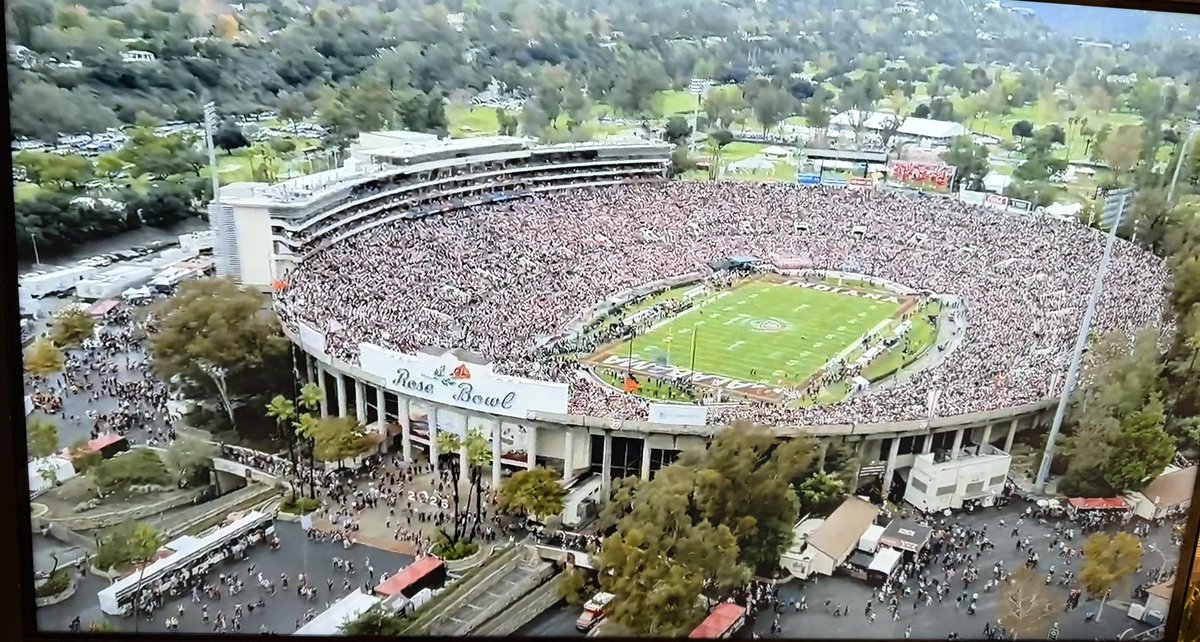 Don’t ever tell me you can’t travel to a game because of distance or ‘London is too far’ when

The #RoseBowl  90k capacity, Alabama (2,000 miles from the stadium) v Indiana (2,000 miles from the stadium) and its full… on New Year’s Day to watch University sport