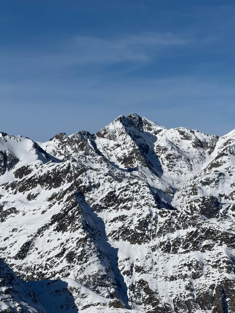 Així de majestuosa es veia avui la Pica d'Estats 🏔️ des d'Arcalís!

📸 Pau Macià

#Projecte4Estacions