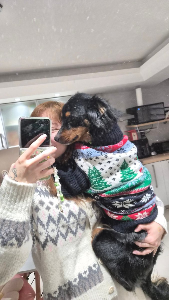 Feliz año ✨️

Somos Leorio, mi espejo mugroso y yo contra el 2026 🩷