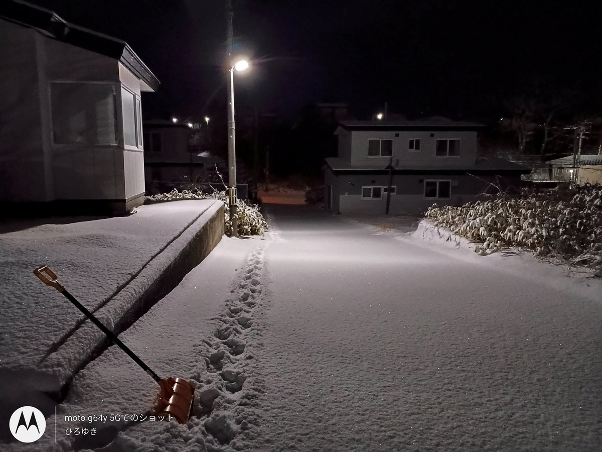 hiro_LC's tweet image. 新年そうそう雪かきスタートかぁ。除雪入るだろうから最低限でいいかなって感じで終了。積雪8cmぐらい

#北海道移住
#胆振