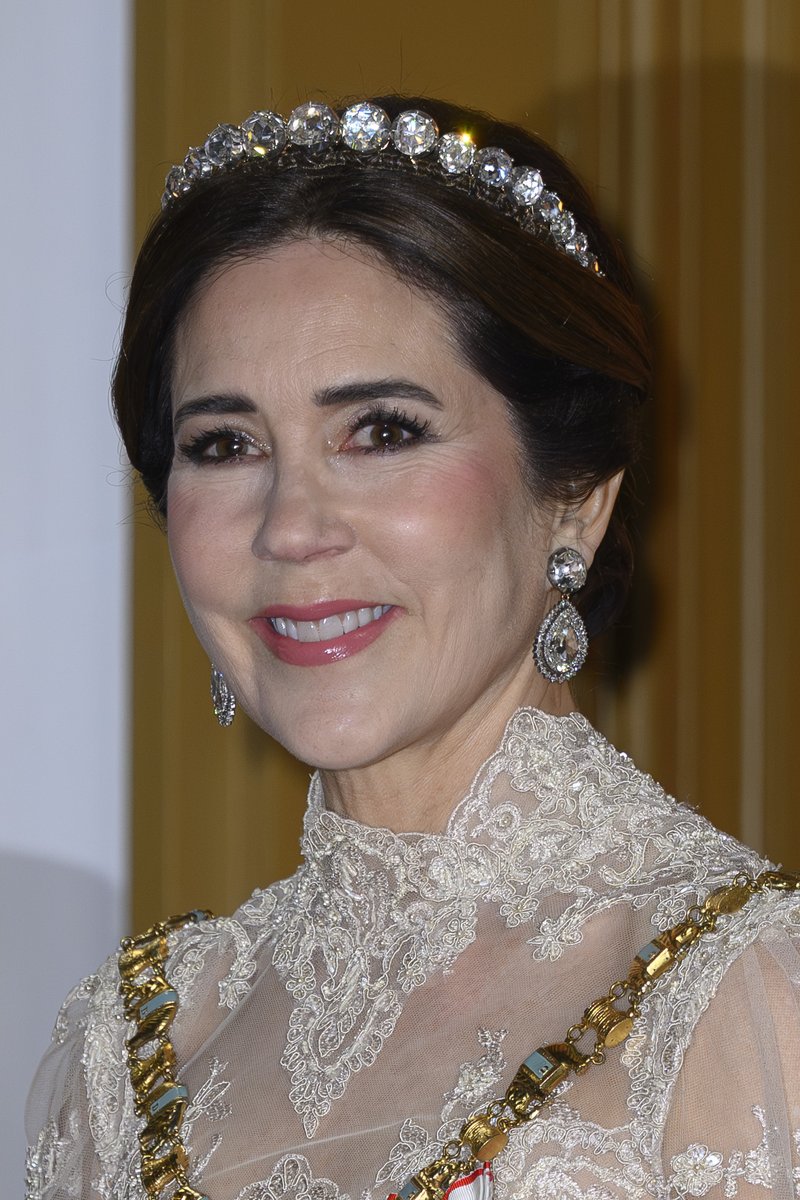 royalfocus1's tweet photo. Queen Mary and King Frederik attend a New Year's Day Gala at Christian VII Palace #Royal #Denmark #Nytårskur #NewYear2026 #queenmary https://t.co/uYWizsEbk8