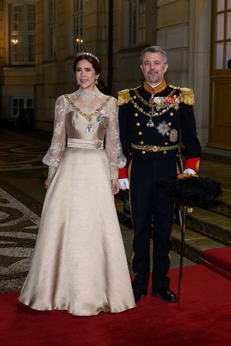 royalfocus1's tweet photo. Queen Mary and King Frederik attend a New Year's Day Gala at Christian VII Palace #Royal #Denmark #Nytårskur #NewYear2026 #queenmary https://t.co/uYWizsEbk8