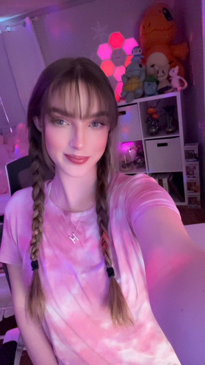 Happy New Year I’m Back💗 twitch.tv/hashbrownzttv