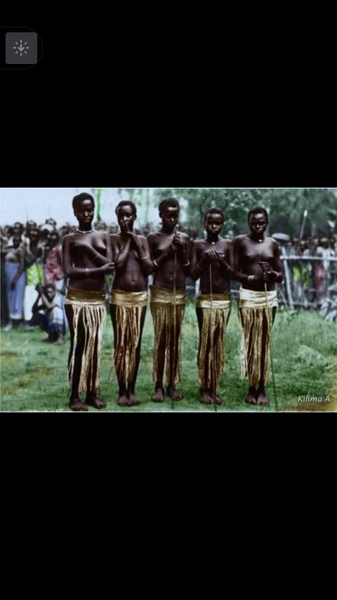 EmmanuelCyiza2's tweet photo. @oswaki @RTANGARWMABOKO Abase si abanyarwandakazi
(Ba nyogokuru naba nyogokuruza)

Ahubwo sinzi abatwiciye umuco bazana ibyo kwambara ingutiya za rukubitihuku no guhisha imikondo n' amabere

Uyu mubyeyi ni urugero rwiza rw' umunyarwandakazi ugifite umuco.

Umuco wo kugicumbi nyugacike👌 https://t.co/n143xqJLVY