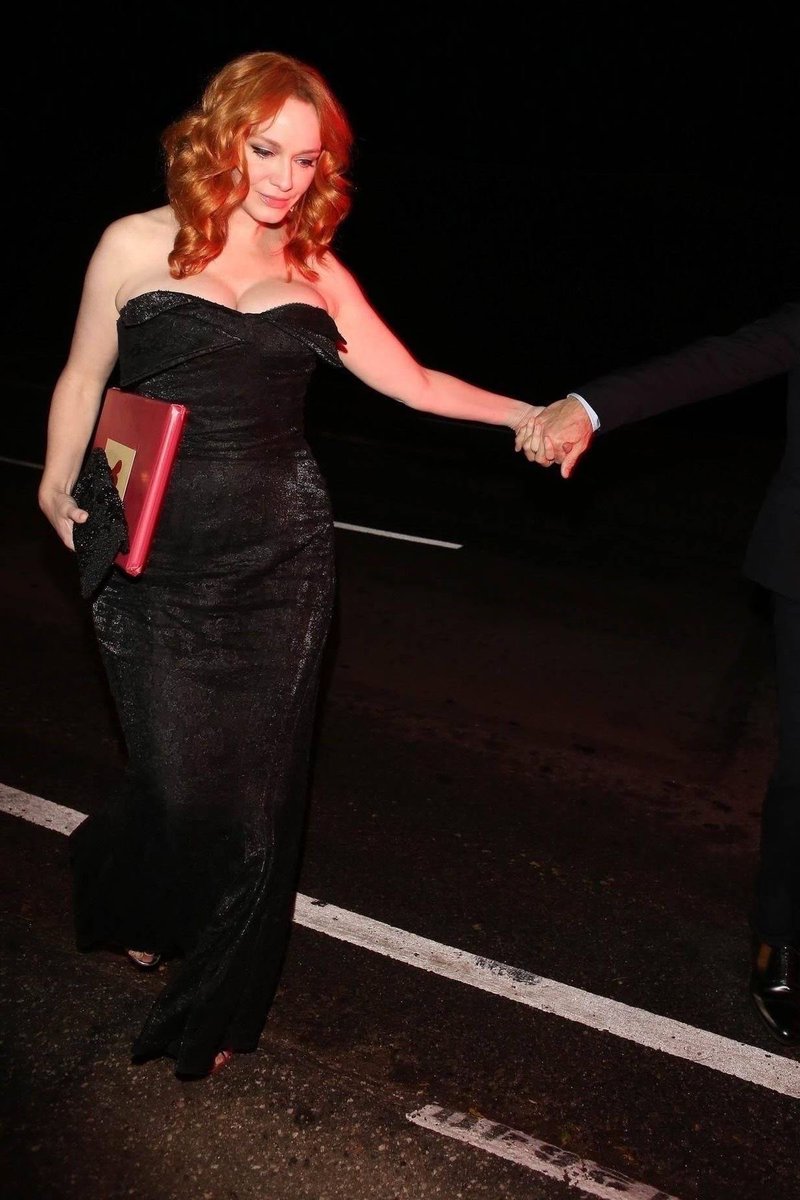 AntheaVampire's tweet image. “Blessed to have stepped into the new year with my best friend and partner—surrounded by good people and strong energy. 

Here’s to what we’ll build, together. Cheers, darlings.”

#HappyNewYear 💋