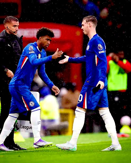 MatchDCentral's tweet image. 🚨 BREAKING : Enzo Maresca was advised by Chelsea’s medical department to substitute Cole Palmer. The decision was reportedly influenced by the club’s owners, who are open to selling the star attacker if there are good offers and are unwilling to risk an injury that could lower…