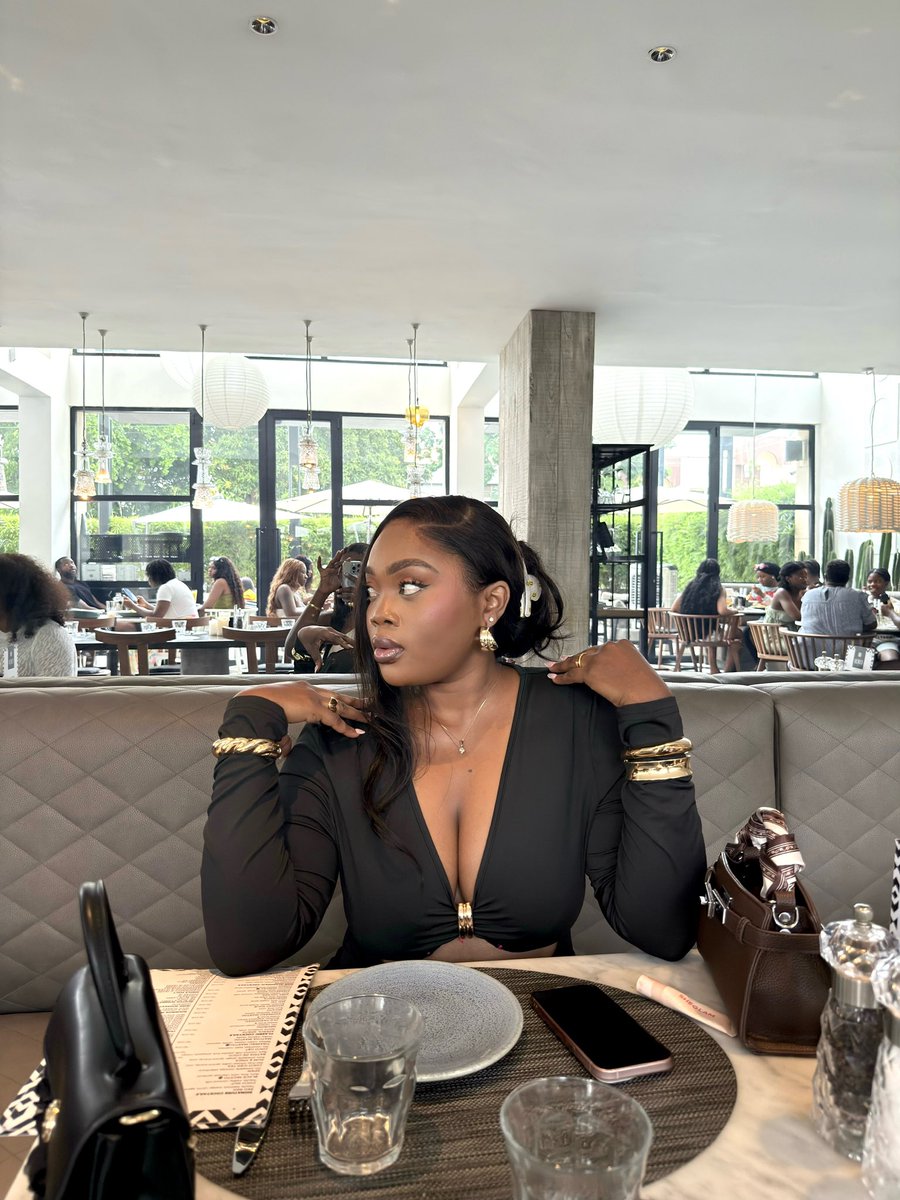 faiizabackup's tweet image. My alter ego was out today. Happy New Year guys 💓🎈