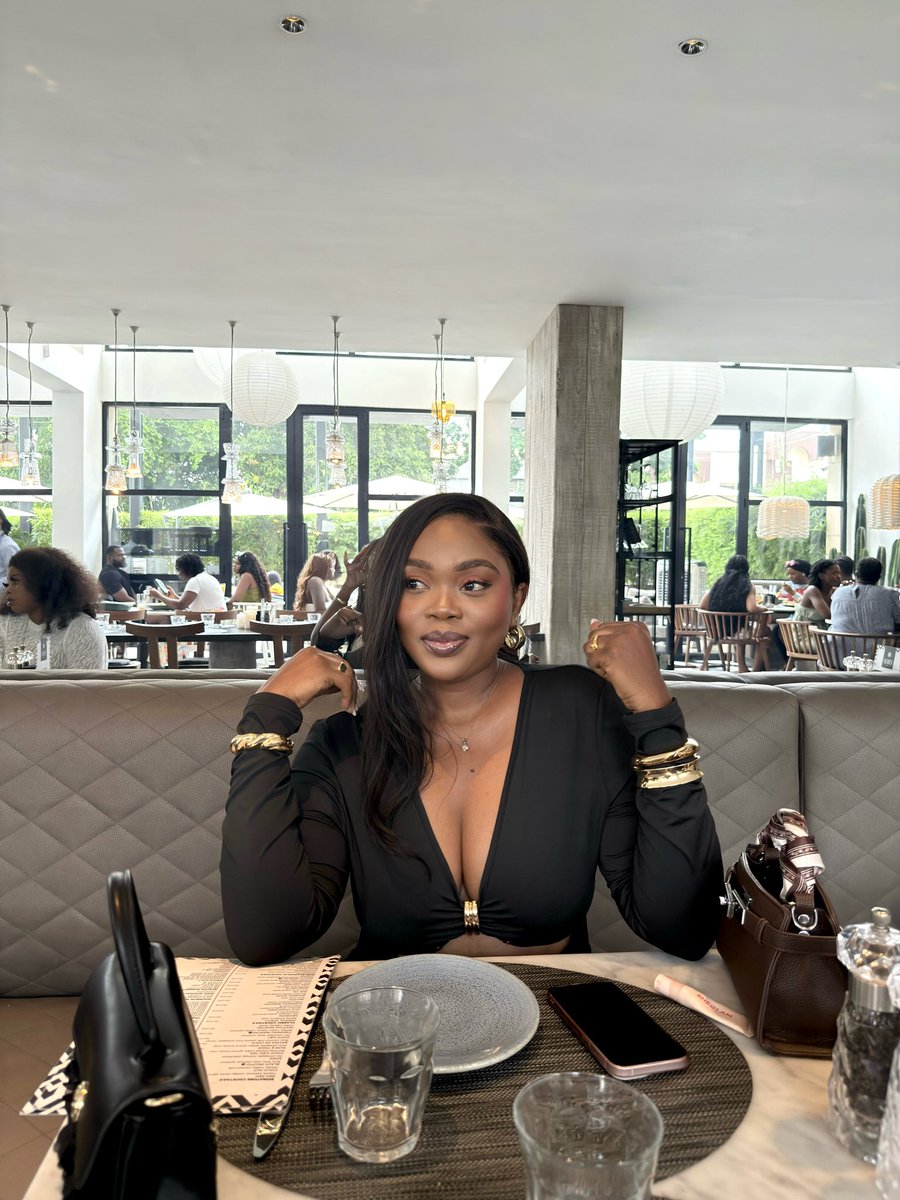 faiizabackup's tweet image. My alter ego was out today. Happy New Year guys 💓🎈