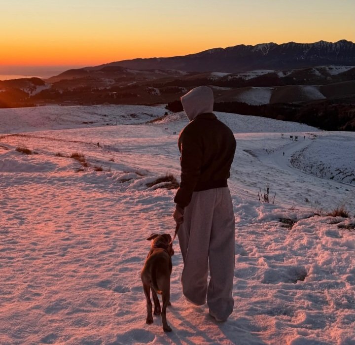Buonasera a tutti, buon 2026!
Volevo augurare a voi e a Daniele (adoro la serenità che emanano queste due foto) di trascorrere un anno in primis in salute, la cosa più importante; e poi di riuscire a sentirvi il più sereni e appagati possibile 🧡 #ddm