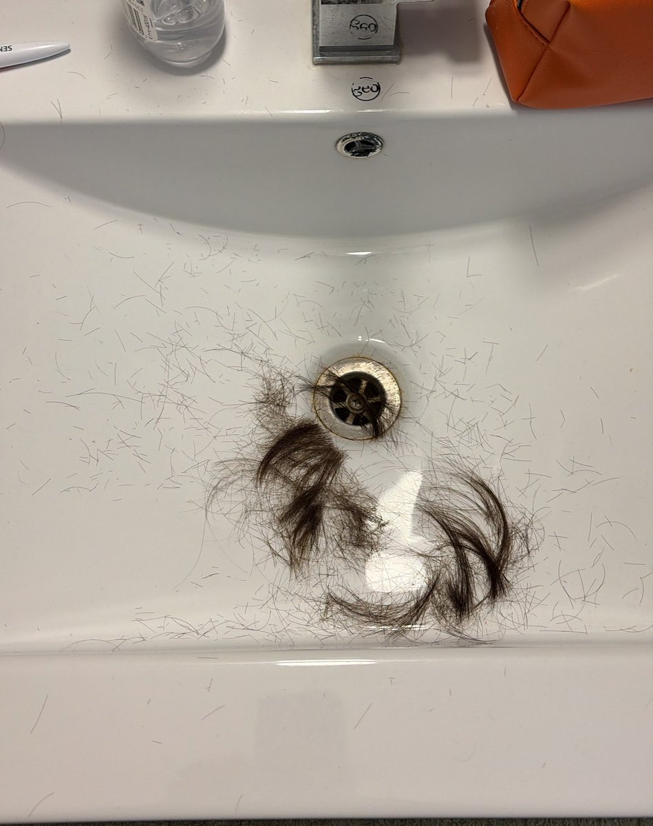 Y vos cómo empezaste el año? 

(Con la tijera del colegio) 👀