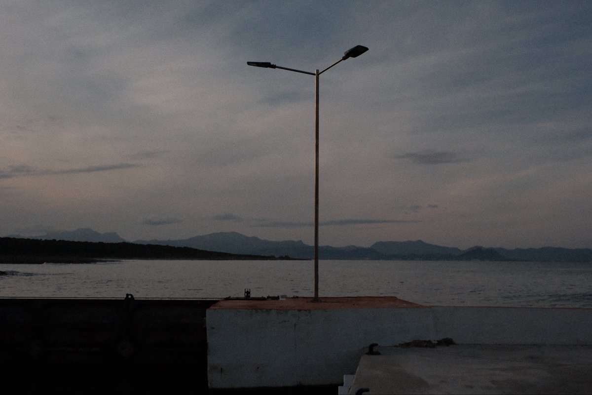 dailydiscard's tweet image. Day 1 — January 1, 2026

Daily Discard Project begins.

📸 Photographer: @eggmotion
✂️ Editor: @javiercatala.studio

This process will repeat daily throughout January.

#DailyDiscardProject