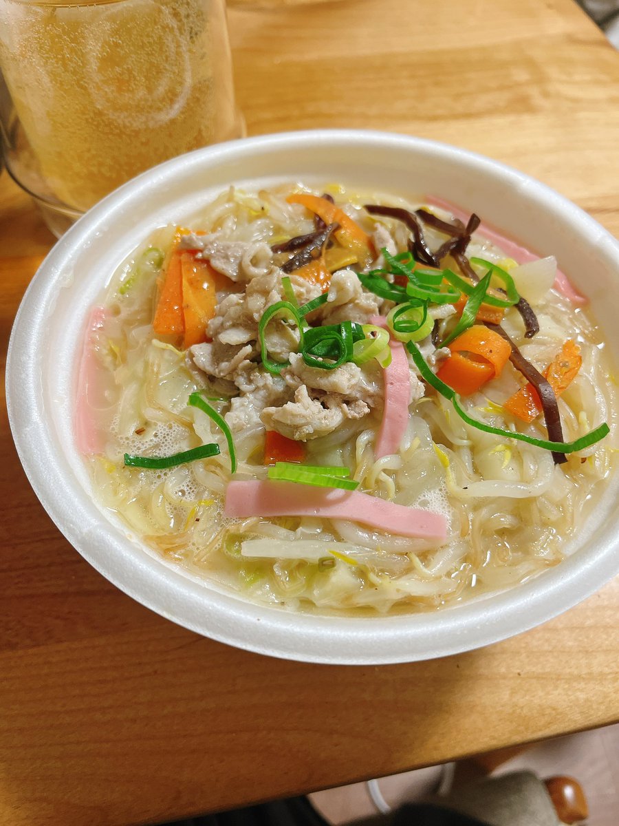 うっひょ〜！！
この時間から食べるちゃんぽんたまんない〜〜〜！！！
あけおめですぅ