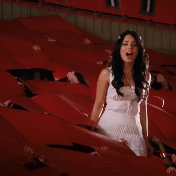 thegwendalupe's tweet image. High School Musical 3 (2008)