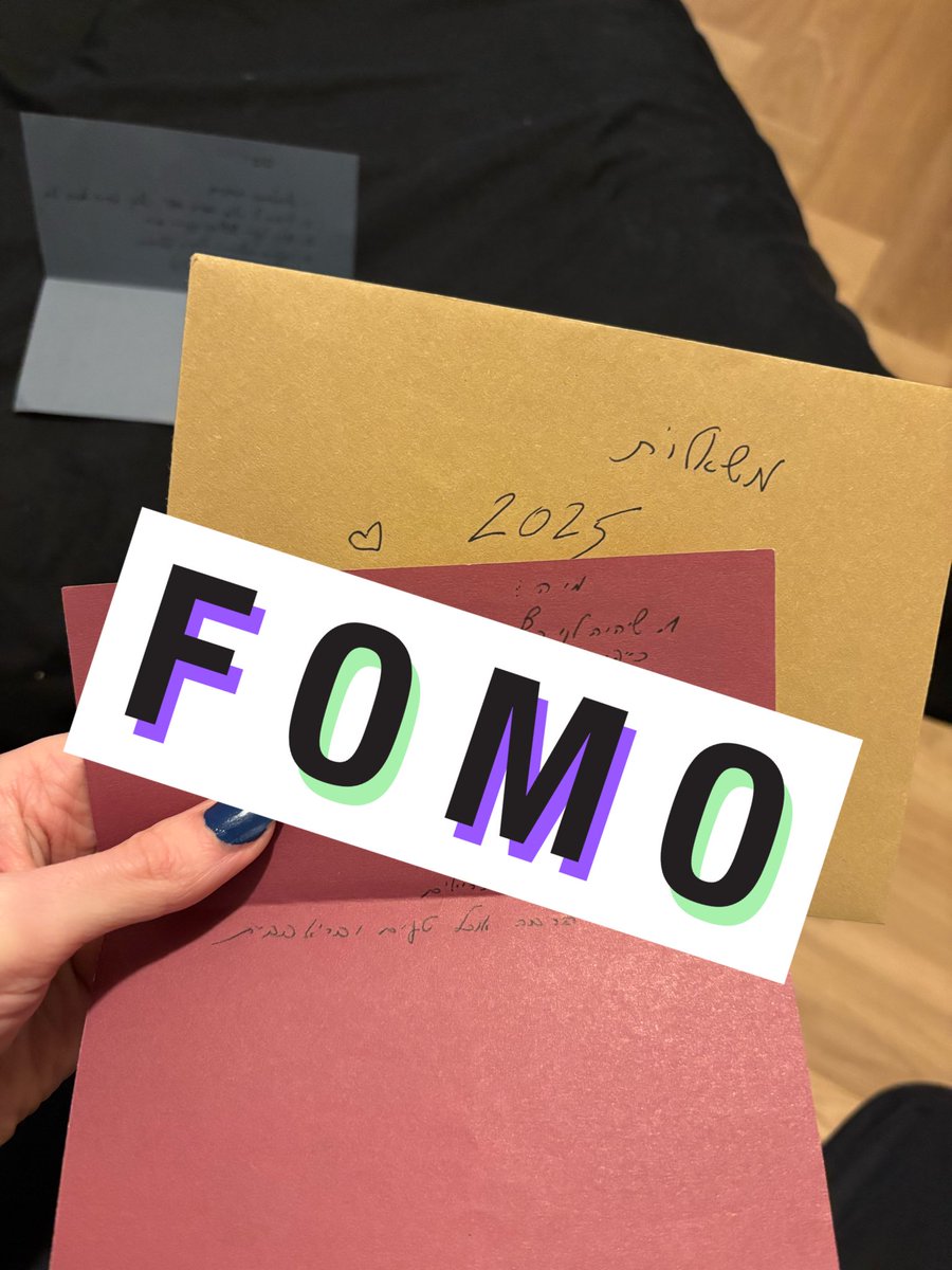 כמו בכל שנה בלילה של ה31.12 פתחנו את המעטפות ויש לי 6 מתוך 7 מהמטרות שאיחלתי לעצמי ל2025 שזה וואו וואו שנה שניה ברצף שאני שמה מטרה ומתנפלת עליה אני עפה על עצמי ומה שהשגתי למרות שהיה קשה בטירוף ולכן במעטפה ל2026 העזתי קצת יותר ומה אני אגיד אני מתרגשת רצח וגם מתה מפחד