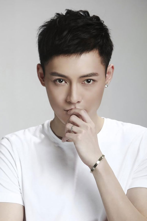 ASpoolstra's tweet image. current obsession lol chinese actor Feng Ming Chao lol like come on God must had been having fun the day he created this man lol you know about "the list"? yea this man would definitely be on mine lol sorry not sorry   #chineseactor #cdrama #fengmingchao