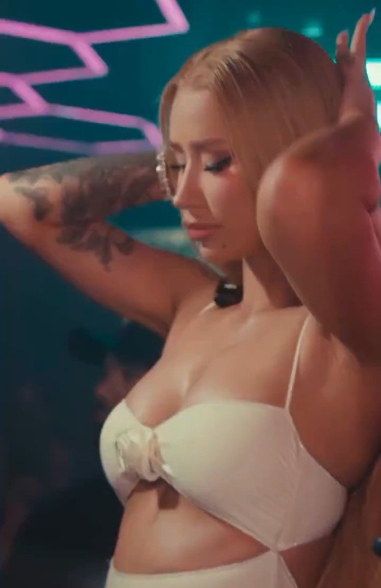 Jaonewclassic's tweet photo. @iggyreport @IGGYAZALEA @N3onOnYT ela continua lindíssima 👄❤️ https://t.co/dqsYrGt34Y