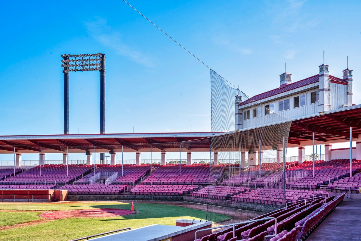 OldBallparks's tweet image. The former spring home of the Houston Astros and Florida Marlins is once again on the market, as the old Cocoa Stadium complex in Florida’s Brevard County is for sale. #MLB #baseballbiz springtrainingonline.com/cocoa-stadium-…