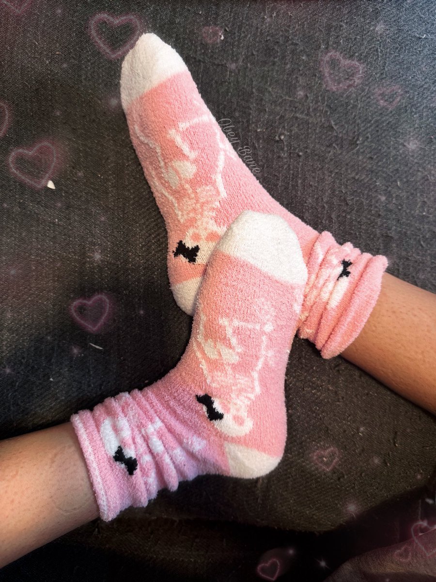 ⋆. 𐙚 ˚ Do fuzzy socks make you twitch? 𝜗ৎ