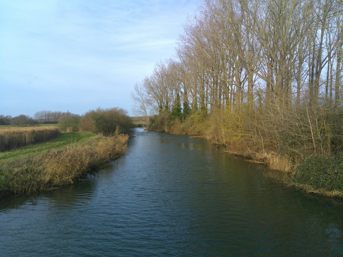 HelenRo88542779's tweet photo. ๐Have a fab Friday folks! New Year's day walk from Warmington in Northamptonshire to Fotheringhay, Nassington and Elton (Cambs). #FingerpostFriday #RiverNene #walking #NeneWay #FotheringhayCastle #MaryQueenOfScots https://t.co/cF4cKrhrQr