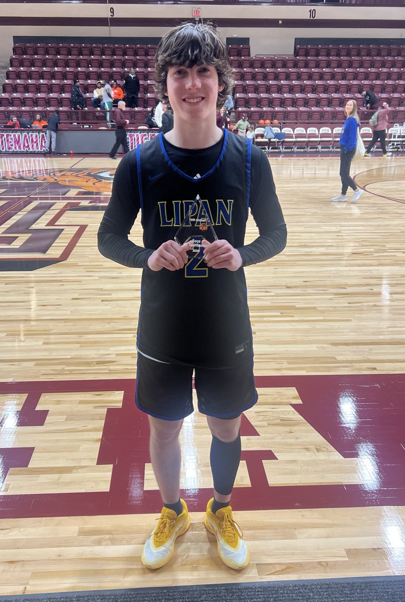 kharrison_23's tweet image. We are Tenaha Holiday Hoops tired! 3 days full of great games and even better food &amp;amp; hospitality!

Proud of the heart &amp;amp; grit these two bring for their team every time they step onto the court. Way to battle &amp;amp; compete. Full steam ahead. 
@Braydenharr23 @SkylarHarr369