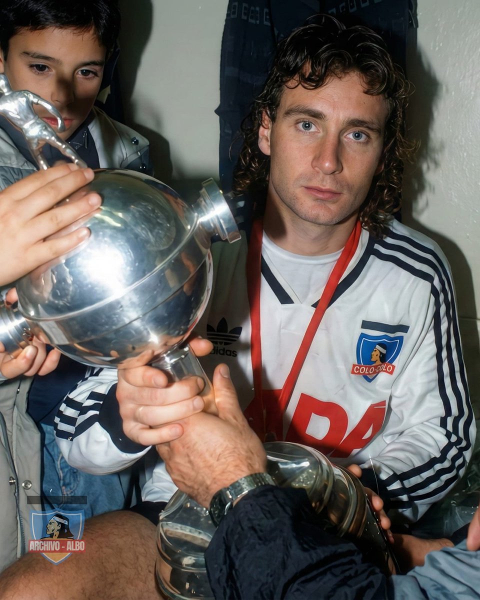 Barti hizo de Colo Colo su destino: goles que no se olvidan, liderazgo en la Libertadores del 91 y la gesta del 2002 cuando todo parecía perdido. 🤍🖤⚽🏆

No fue solo un ídolo: se volvió parte del alma alba.

Feliz cumple <a href="/marcelobarti/">Marcelo Barticciotto</a>  del alma 🥳