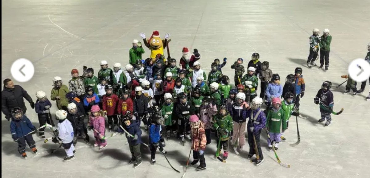 Ilmainen jääpallokoulu Porvoossa joka tiistai. Ollut jo yli 20 vuotta. Kuva tältä viikolta. #AkillesBandy #jääpallo #Porvoo