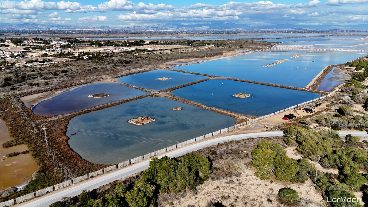 Salinas de El Pinet  
🌍 #ElPinet #Alicante 
📷 #FotografiaAerea 
🚁#DJIAir3