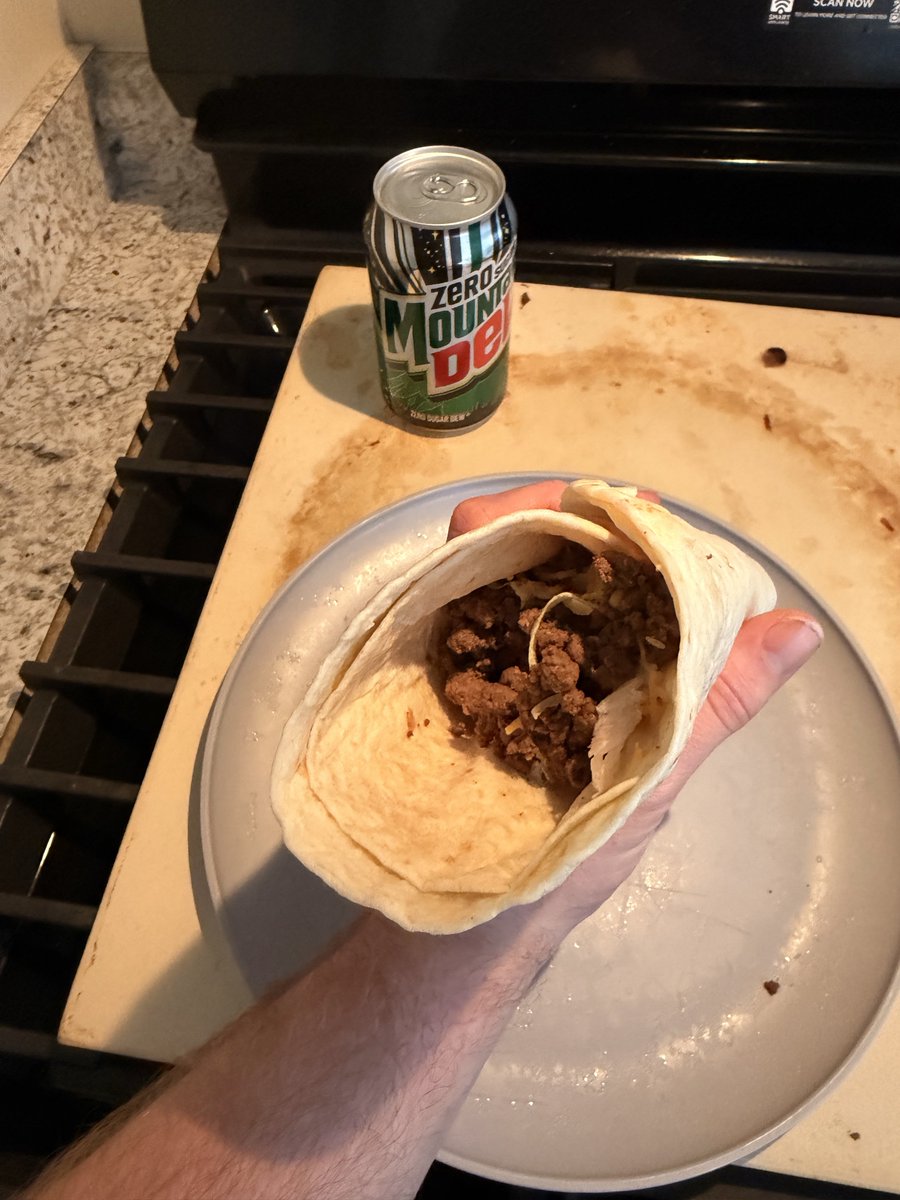 We’re currently taking a lunch break but that doesn’t mean we can’t have fun with some homemade Taco Bell and MTN DEW!!! Up next is #RedDeadRedemption2 online!

twitch.tv/crossing_into_…