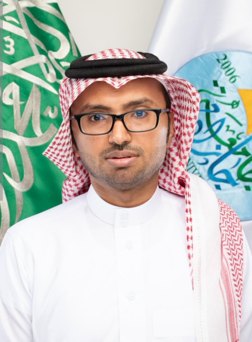 ورحل أحمد :
رحل أخي،وصديقي، وجاري أبو عبدالله د. أحمد بن يحي فقيهي- عميد القبول والتسجيل في جامعة جازان-عن الدنيا يوم أمس كما يرحل الكرام الأجلاء الذين يرحلون عن دنيا الناس وتتبعهم  العيون والقلوب بِسَجل دموعها ودمائها وحزنها الذي لا تكفكفه الآهات،ولا ترتقه العبرات،ولا تداني