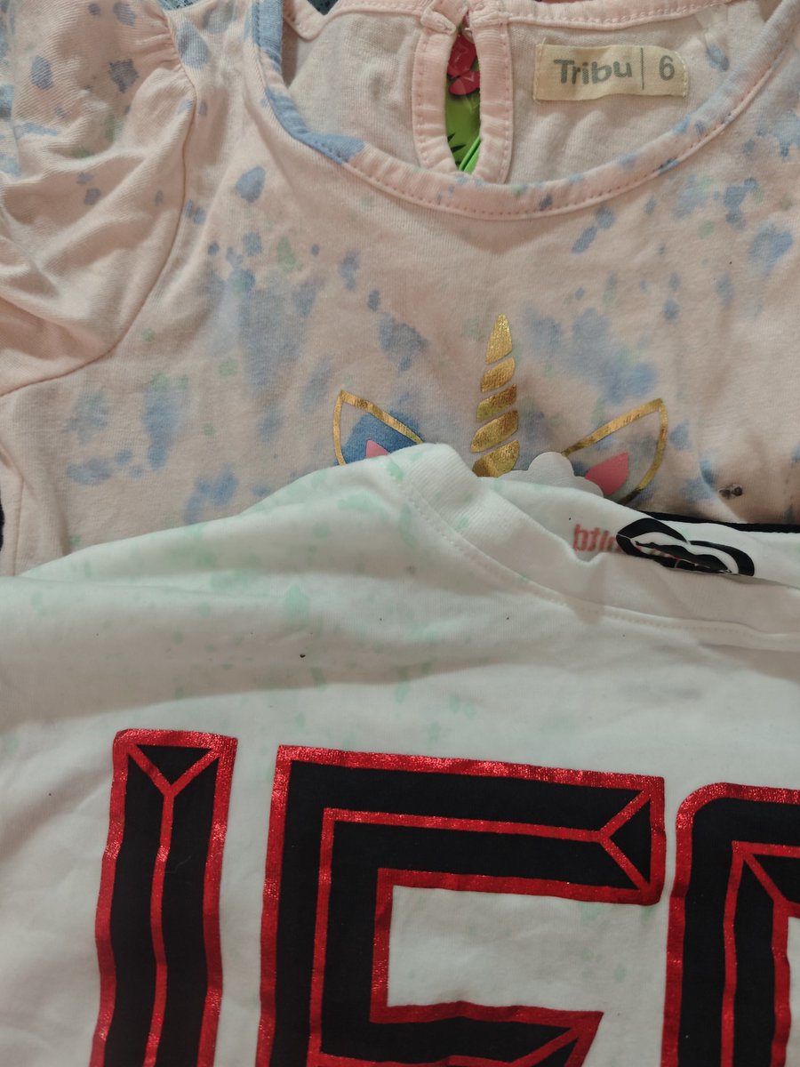 Holaaaa me ayudan con tips para sacarle las manchas de la nieve de colores ? Por favor 🙏🥹😓