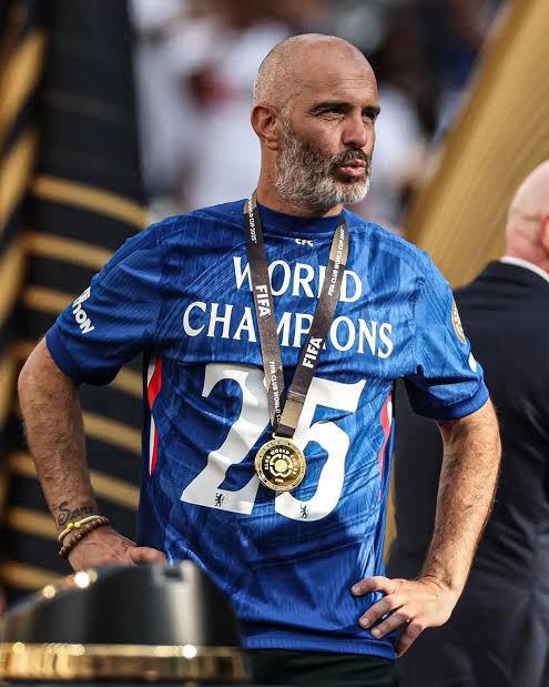 ChelsTransfer's tweet image. Sources say Chelsea were informed Enzo Maresca would stop all talks regarding other clubs if he was handed a new, improved contract. Chelsea rejected the proposal out of hand (via @Matt_Law_DT)