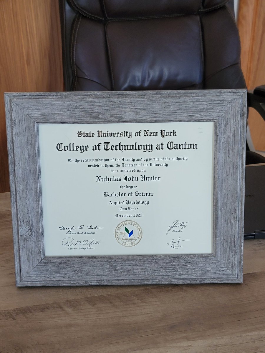 Rogue1973's tweet photo. Starting the New Year as a college graduate! 🎓 https://t.co/vtqbVxc6y9