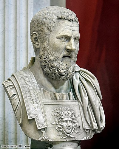 antigua_roma's tweet image. Hoy en el 193 fue nombrado emperador Pértinax tras el asesinato de Cómodo el día anterior. Éste último fue condenado a Damnatio Memoriae.