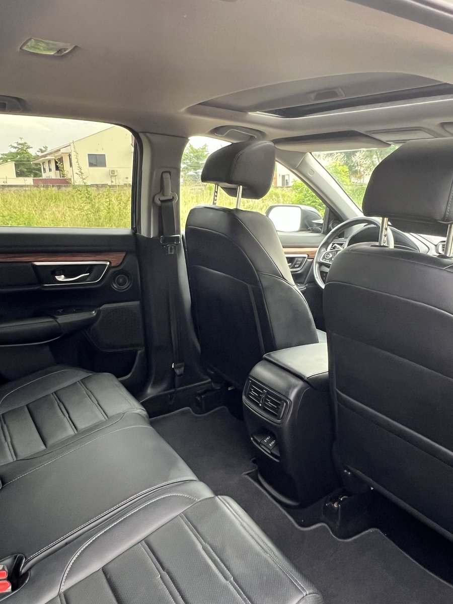 ay_leslie01's tweet photo. 2018 Honda CRV 
EX-L Trim Fully loaded
1.5L 
AWD 
Sunroof 
Keyless Entry 
52k miles
GH¢330,000🇬🇭(slightly negotiable)
Call/whatsApp 0267118482 https://t.co/hX3GRANUur