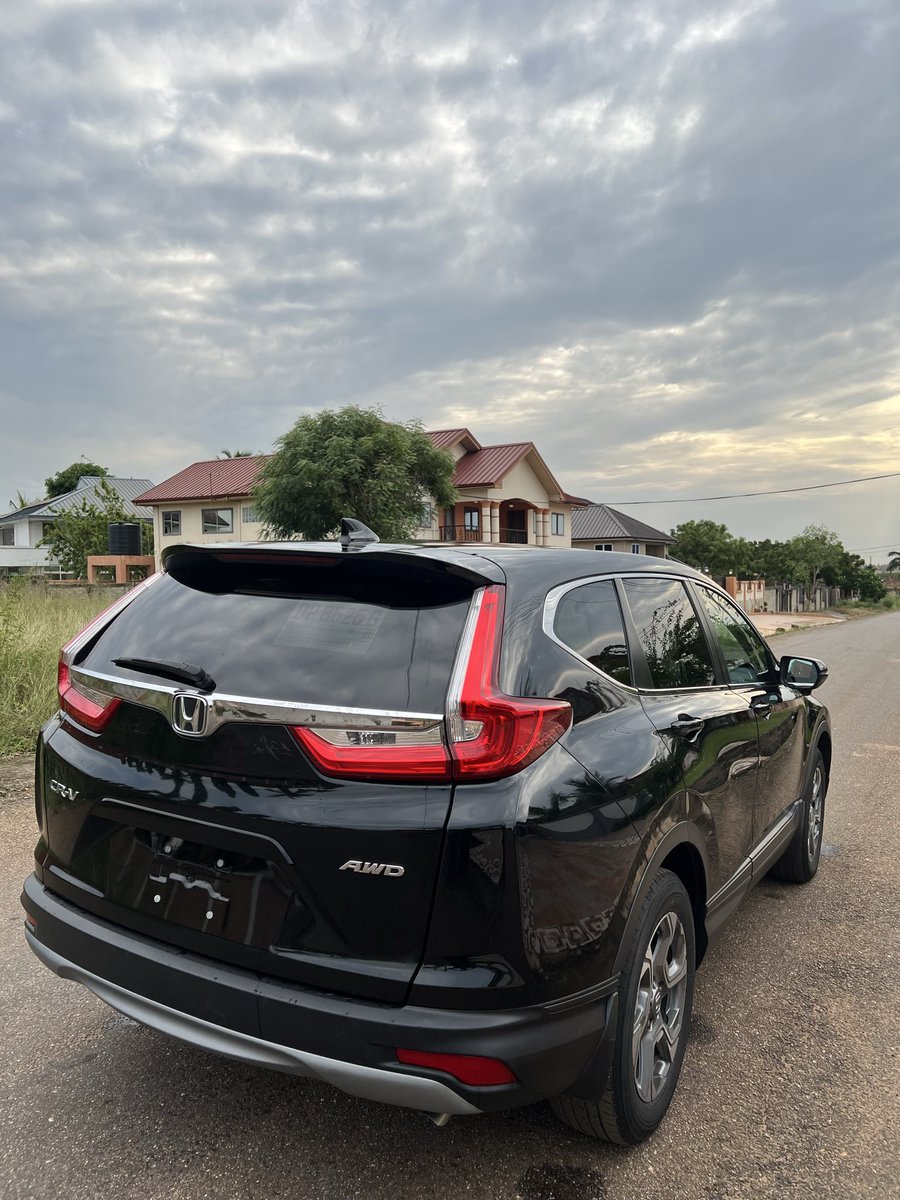 ay_leslie01's tweet photo. 2018 Honda CRV 
EX-L Trim Fully loaded
1.5L 
AWD 
Sunroof 
Keyless Entry 
52k miles
GH¢330,000🇬🇭(slightly negotiable)
Call/whatsApp 0267118482 https://t.co/hX3GRANUur