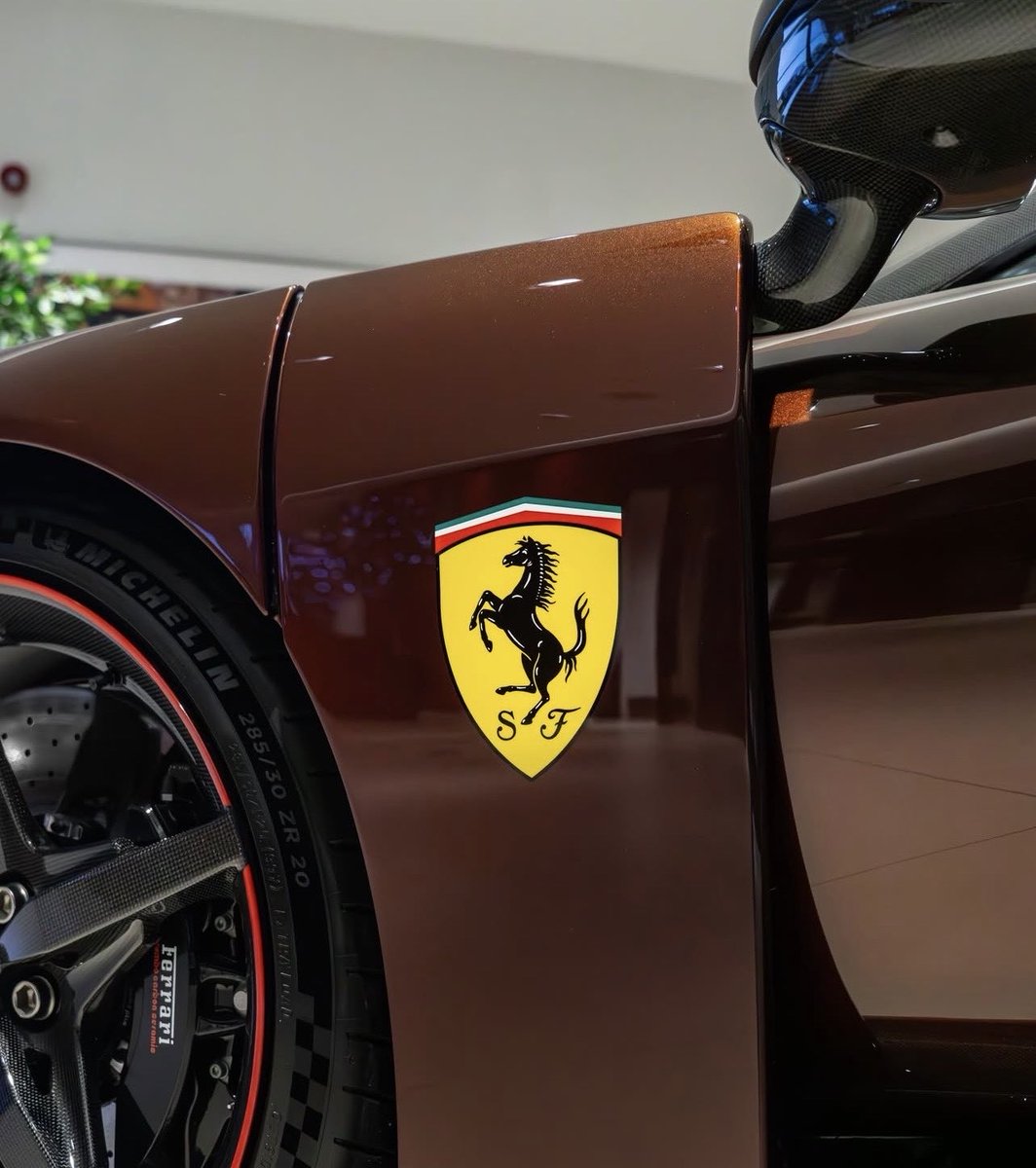Scuderiascoop's tweet image. The first-ever customer Ferrari F80 in Europe has officially been delivered in the UK

Finished in Rosso Taormina, a deep-earthy shade of red inspired by the volcanic slopes of Mount Etna, giving the F80 a darker, more understated presence than Ferrari’s traditional reds