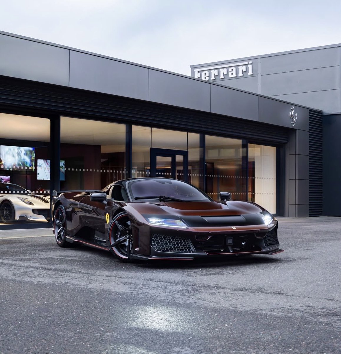 Scuderiascoop's tweet image. The first-ever customer Ferrari F80 in Europe has officially been delivered in the UK

Finished in Rosso Taormina, a deep-earthy shade of red inspired by the volcanic slopes of Mount Etna, giving the F80 a darker, more understated presence than Ferrari’s traditional reds