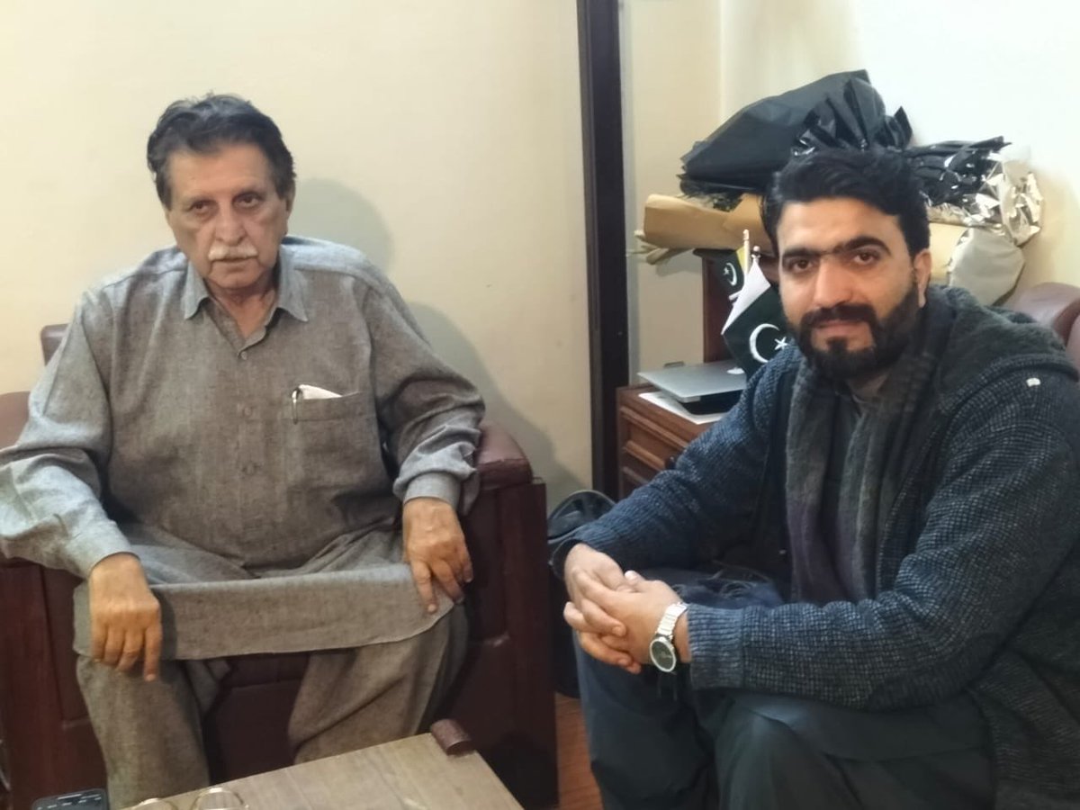 اسلام آباد
سابق وزیراعظم آزاد کشمیر راجہ محمد فاروق حیدر خان سے سیکرٹری جنرل شعبہ خواتین مسلم لیگ (ن) آزاد کشمیر محترمہ ناصرہ خان کی ملاقات ہوئی، جس میں خواتین ونگ کی تنظیم سازی اور انتخابی تیاری پر گفتگو کی گئی۔
اس موقع پر پارٹی رہنماؤں اور کارکنان کی دیگر ملاقاتیں <a href="/farooq_pm/">Raja Muhammad Farooq Haider Khan</a>