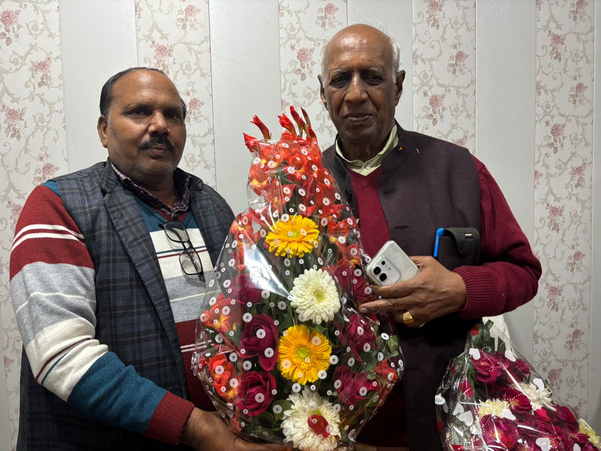 AzadRamshankar's tweet photo. दो बार एम एल सी रहे संडीला के पूर्व विधायक  मेरे शुभ चिंतक राज कुमार अग्रवाल, राजिया को नव वर्ष व 76 वें जन्म दिन की बहुत बहुत बधाई https://t.co/ONHI2DdZBt