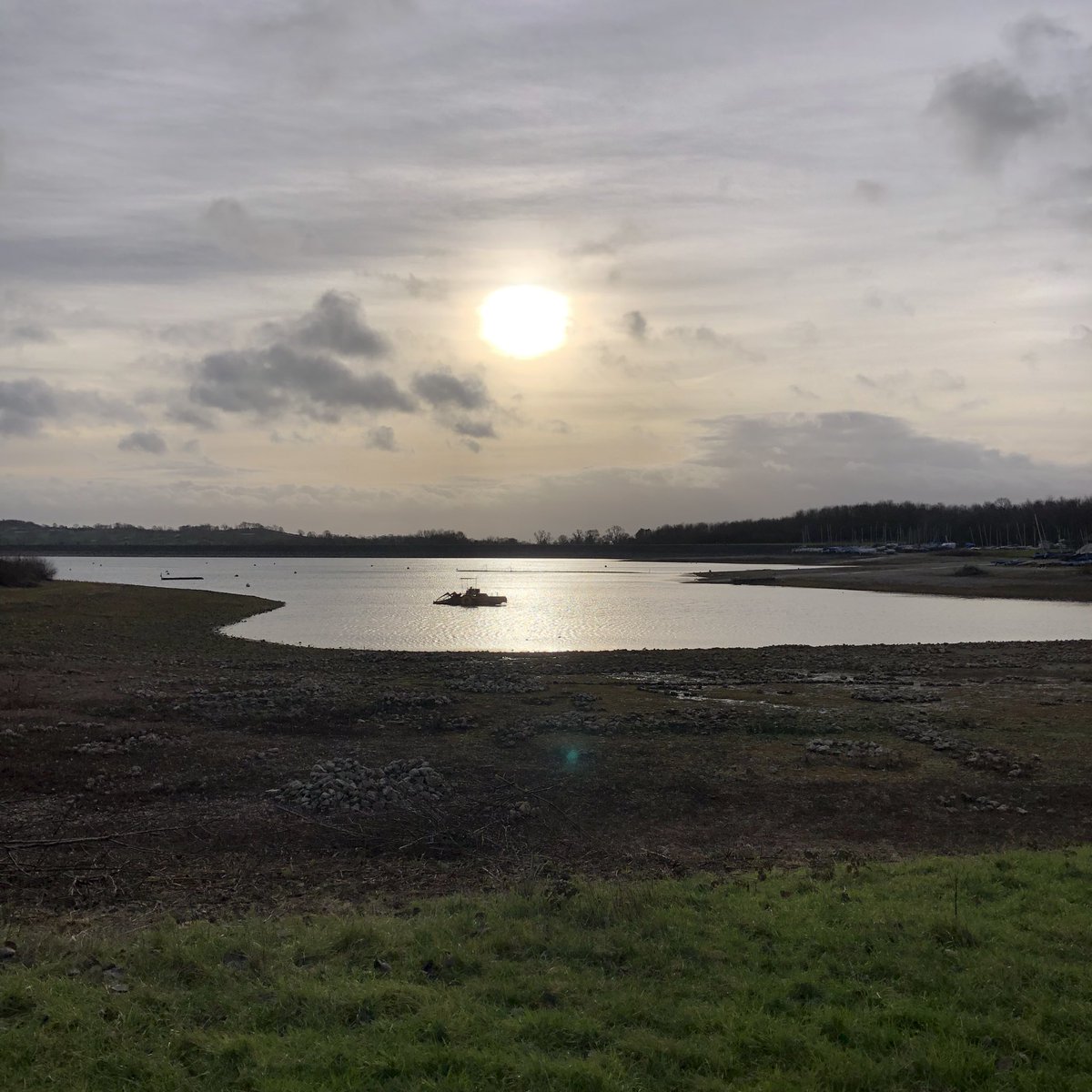 This is the way to start 2026. First trip of the year with <a href="/DerbyshireBT/">Derbyshire Bird Tours</a> to <a href="/STWCarsington/">Carsington Water</a>. We didn’t spot the great northern diver but we saw plenty more. Lovely to get out in nature with likeminded people 🦆#derbyshirebirdtours #carsingtonwater