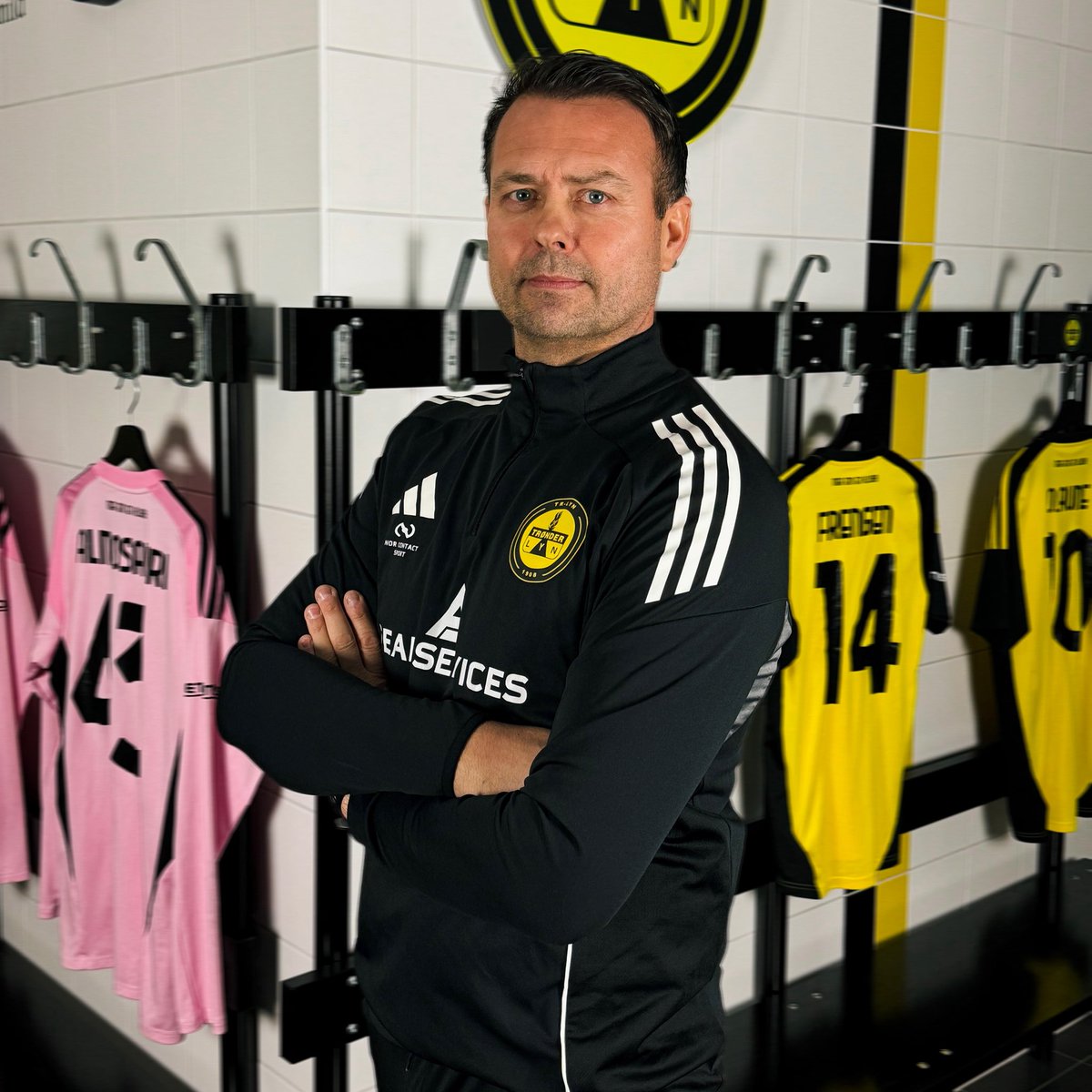 Velkommen til 𝑻𝑹𝑳𝒀𝑵𝑺𝑹, Ketil 🟡⚫️

Vi har idag gleden av å presentere Ketil Stellander som vår nye hovedtrener! Han har signert kontrakt ut 2026! 

#trlynsr2026