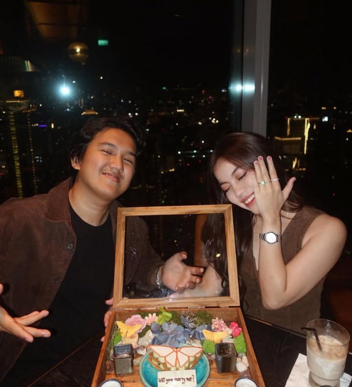 BENTAR, TERAKHIR CIS.
CIEEEEEEEEEEEEEEEEEEEE, CONGRATS YAAAAA <a href="/Frisllyherlind/">‎♡₊˚ 🦢・₊✧</a>, KIW KIW😋