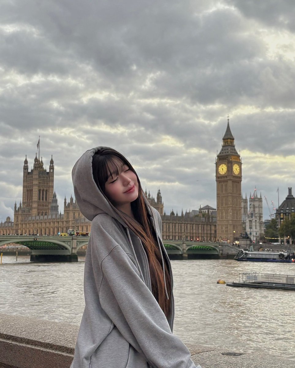 Mirrii0_'s tweet photo. My first #promotwt post in 2026

୨ৎ 24 | she/he/them
୨ৎanime: apothecary diaries, 86, frieren
୨ৎkpop: twice, nmixx, le sserafim, tripleS, ive, a lot more
୨ৎhsr, hi3, wuwa, valorant
୨ৎgym
୨ৎreading

Basic DNI
#moothunt #kpoptwt #anitwt https://t.co/7y7HN1t7Lq