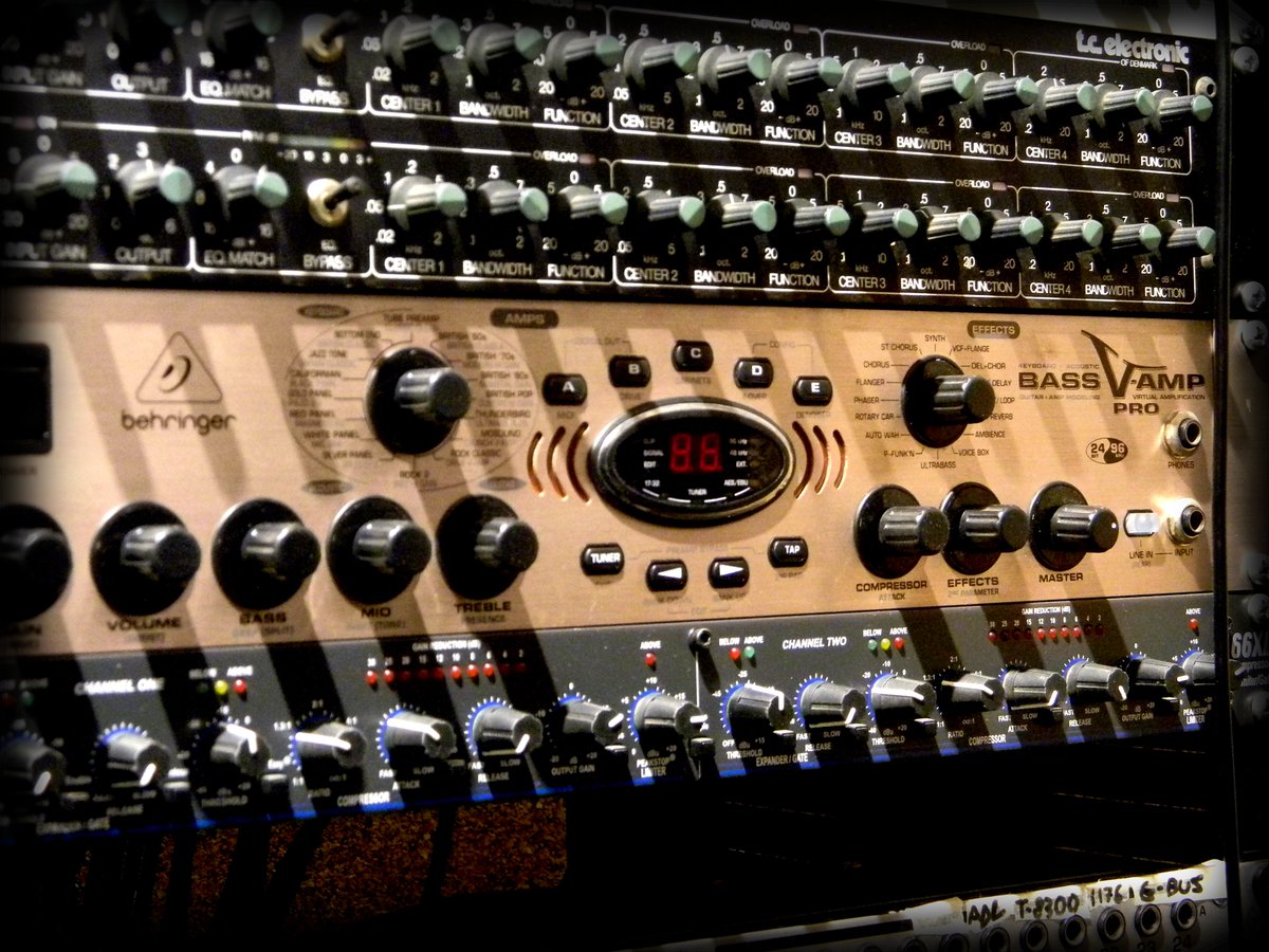 #Themostinfamoussoundarsenalintheworld #38
<a href="/Behringer/">Behringer</a>  BASS V-AMP
Personally I consider it the most underrated bass preamp in history!
The V-Amp allows the sampling of sounds with a DEVASTATING effectiveness
Would you like some in a reamp?
Send a DM
#bass #preamp #theextremeway